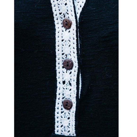 Black/White LacyTop - Picture 4 of 4